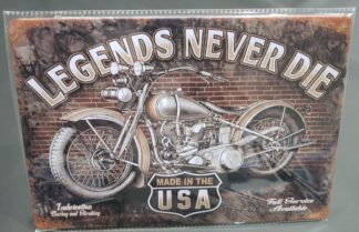 Chapa decorativa com Legends never die